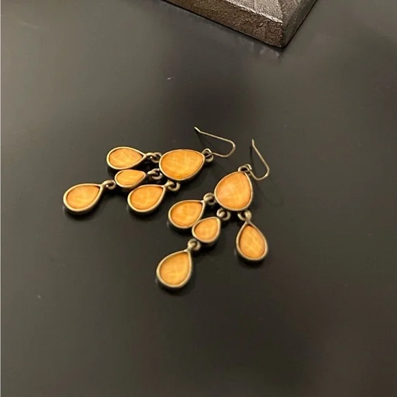 Bronze/gold fixture with sunset shade stones earrings. - Picture 2 of 2